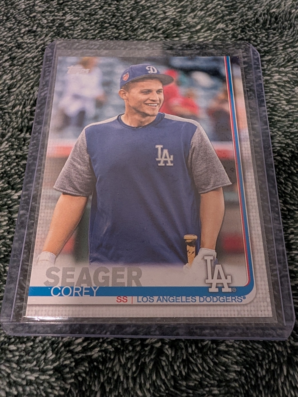 2019 Topps Corey Seager #41 SP Photo Variation Warm-Up Shirt Dodgers